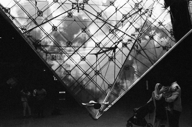 LA PYRAMIDE DU LOUVRE