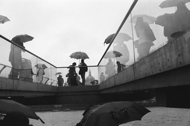 MILLENIUM SOUS LA PLUIE